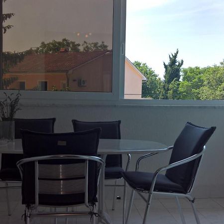 Apartmani Gaj Малинска Экстерьер фото