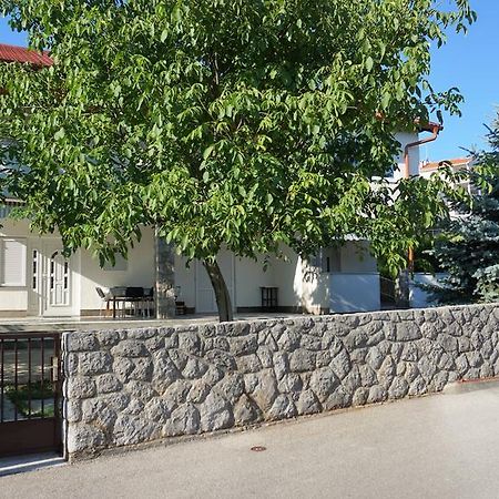 Apartmani Gaj Малинска Экстерьер фото