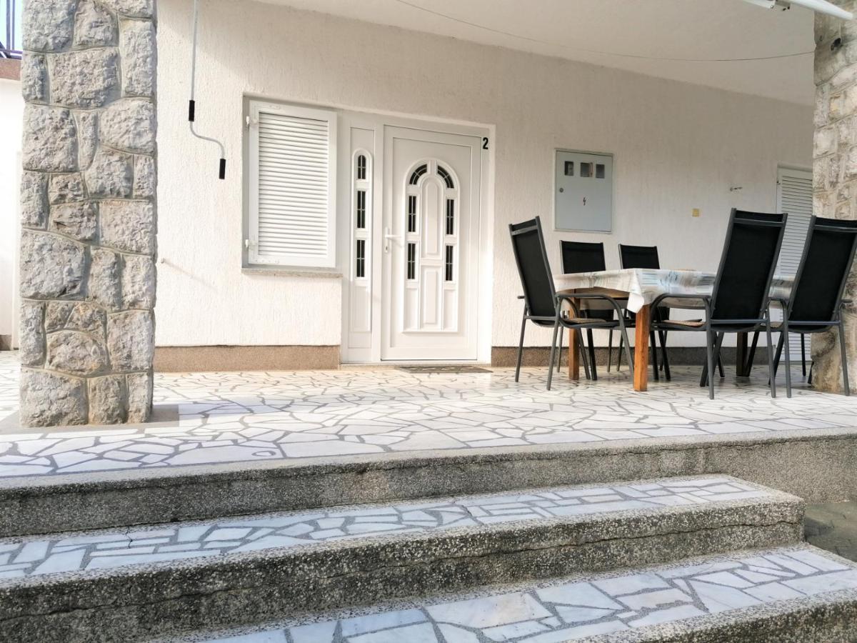 Apartmani Gaj Малинска Экстерьер фото