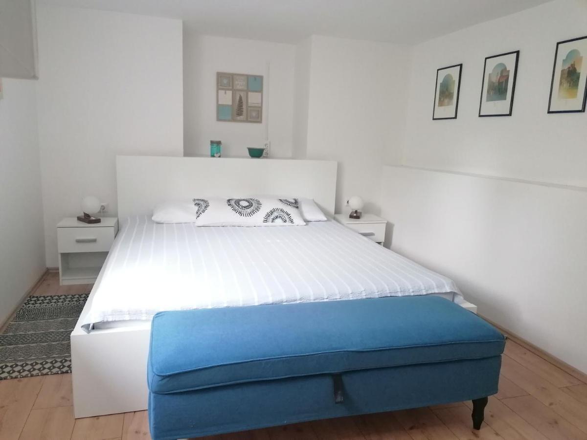 Apartmani Gaj Малинска Экстерьер фото