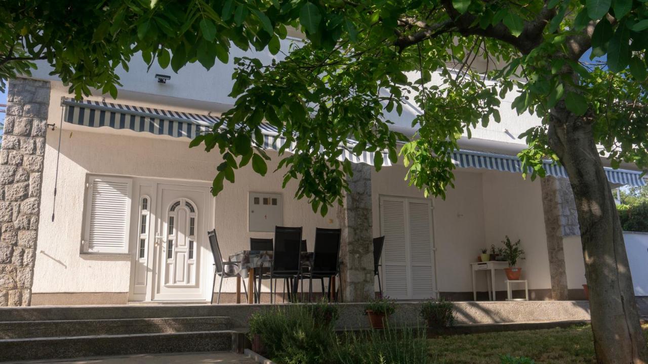 Apartmani Gaj Малинска Экстерьер фото