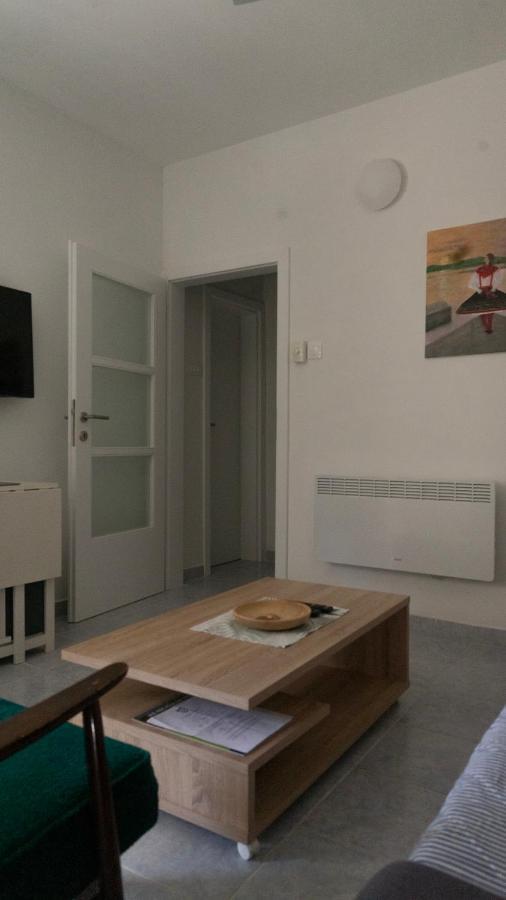 Apartmani Gaj Малинска Экстерьер фото