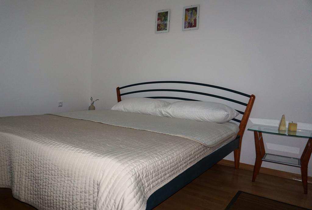 Apartmani Gaj Малинска Экстерьер фото