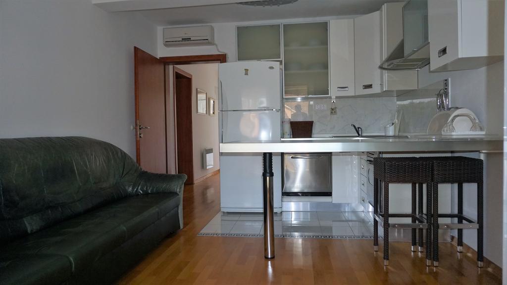 Apartmani Gaj Малинска Экстерьер фото