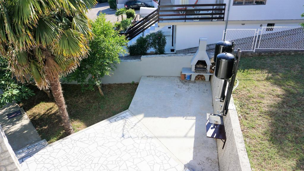 Apartmani Gaj Малинска Экстерьер фото