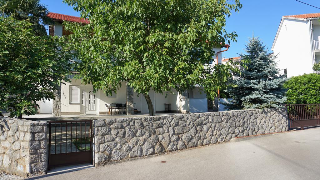 Apartmani Gaj Малинска Экстерьер фото