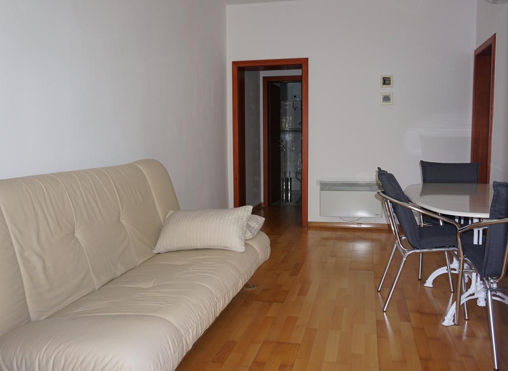 Apartmani Gaj Малинска Экстерьер фото