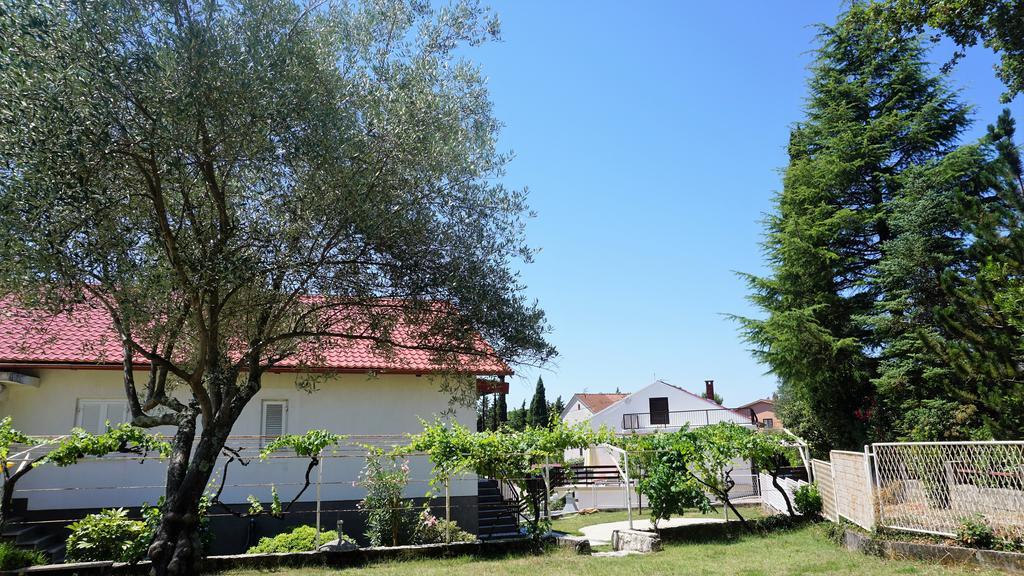Apartmani Gaj Малинска Экстерьер фото