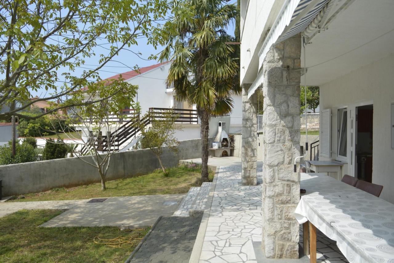 Apartmani Gaj Малинска Экстерьер фото